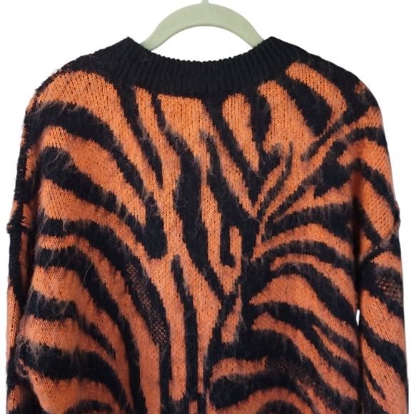 Topshop Zebra Oversized Fuzzy Warm Sweater Orange Black Wool Blend Small NWOT - Picture 8 of 13